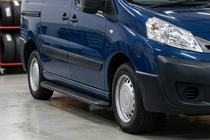 Citroen Jumpy 2007–2017 Bočné prahy Tayga Black (2 ks, hliník) fotografia 1