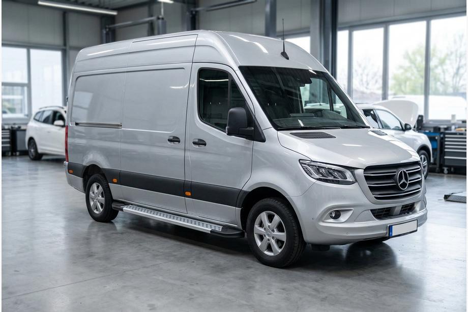 Mercedes Sprinter W907/W910 2018– Bočné nášľapy New Vision Grey (2 ks, hliník) Stredný rázvor – zadný náhon Image