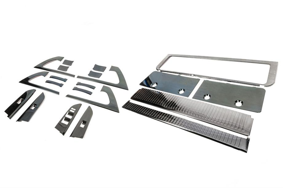 Toyota Land Cruiser 200 2007–2021 Sada vložiek (tmavý brúsený hliník) Image