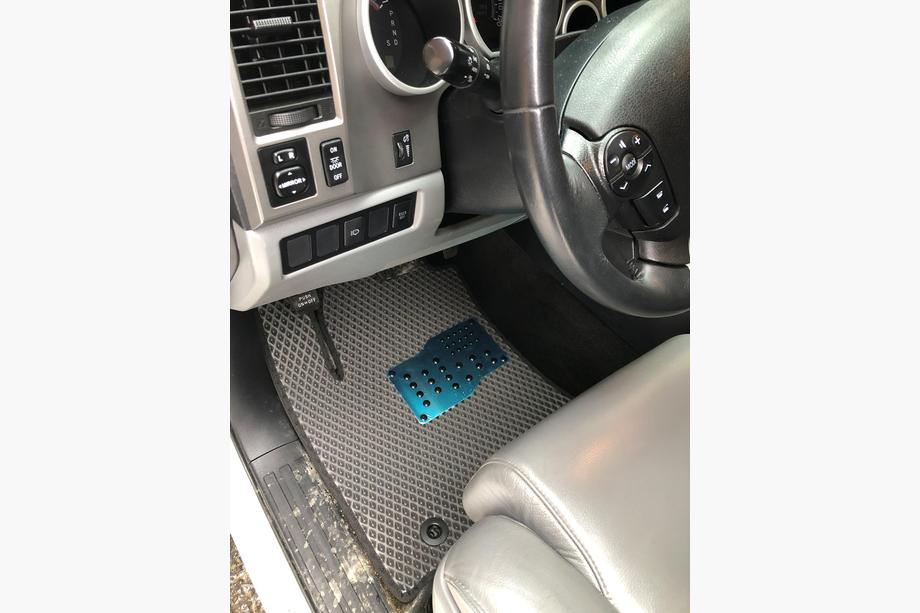 Toyota Sequoia 2007–2022 Polyuretánové koberce do interiéru, 3 rady (EVA, čierne) 2. rad – 3 miesta Fotografia 6