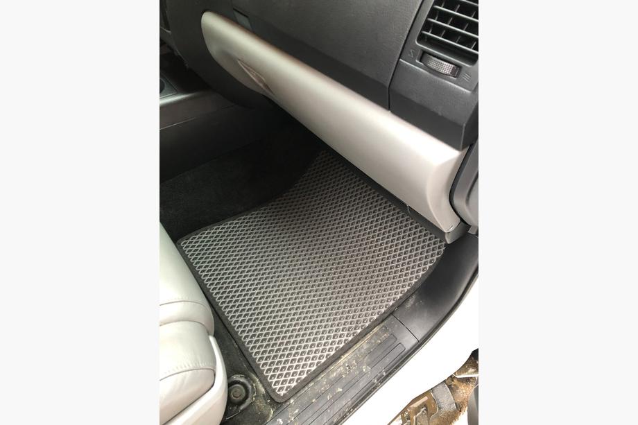 Toyota Sequoia 2007–2022 Polyuretánové koberce do interiéru, 3 rady (EVA, čierne) 2. rad – 3 miesta Fotografia 9