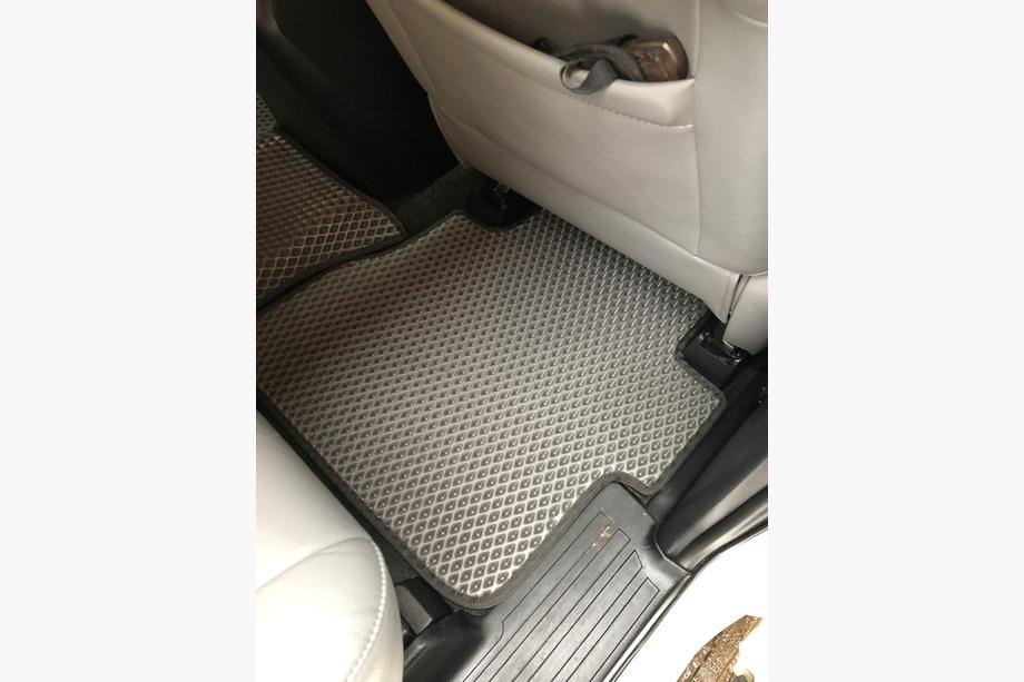 Toyota Sequoia 2007–2022 Polyuretánové koberce do interiéru, 3 rady (EVA, čierne) 2. rad – 3 miesta Fotografia 10