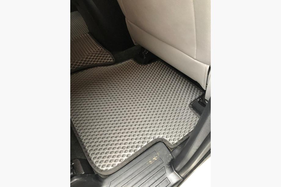 Toyota Sequoia 2007–2022 Polyuretánové koberce do interiéru, 3 rady (EVA, čierne) 2. rad – 3 miesta Fotografia 11