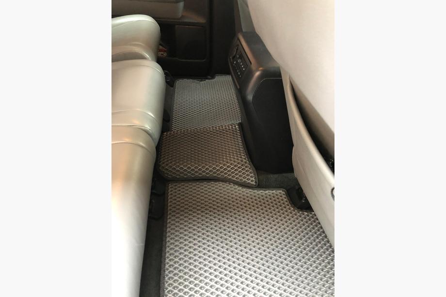 Toyota Sequoia 2007–2022 Polyuretánové koberce do interiéru, 3 rady (EVA, čierne) 2. rad – 3 miesta Fotografia 12