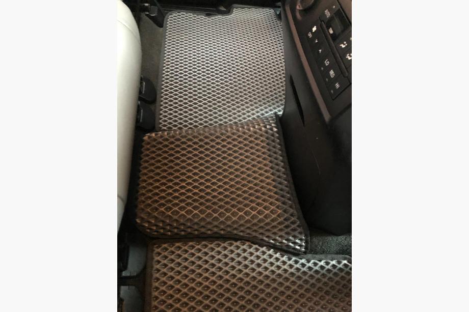 Toyota Sequoia 2007–2022 Polyuretánové koberce do interiéru, 3 rady (EVA, čierne) 2. rad – 3 miesta Fotografia 13