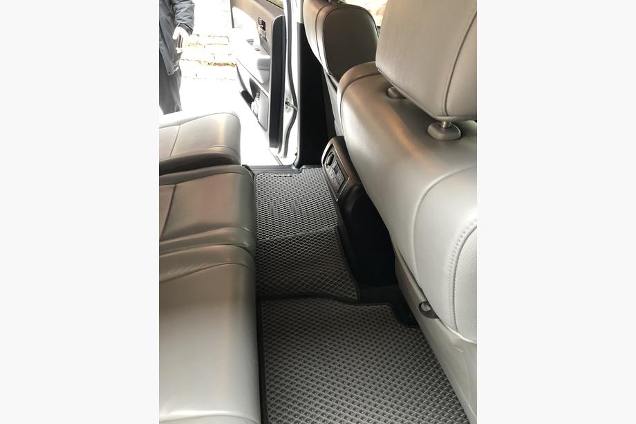 Toyota Sequoia 2007–2022 Polyuretánové koberce do interiéru, 3 rady (EVA, čierne) 2. rad – 3 miesta Fotografia 14