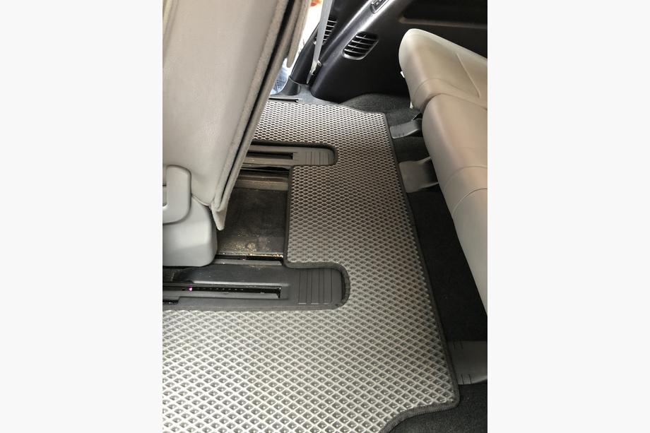 Toyota Sequoia 2007–2022 Polyuretánové koberce do interiéru, 3 rady (EVA, čierne) 2. rad – 3 miesta Fotografia 5