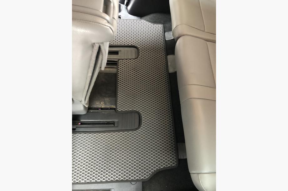 Toyota Sequoia 2007–2022 Polyuretánové koberce do interiéru, 3 rady (EVA, čierne) 2. rad – 3 miesta Fotografia 18