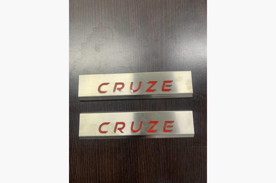 Chevrolet Cruze 2009–2015 VÝPREDAJ! Kryty prahov (2 ks, červené) Image