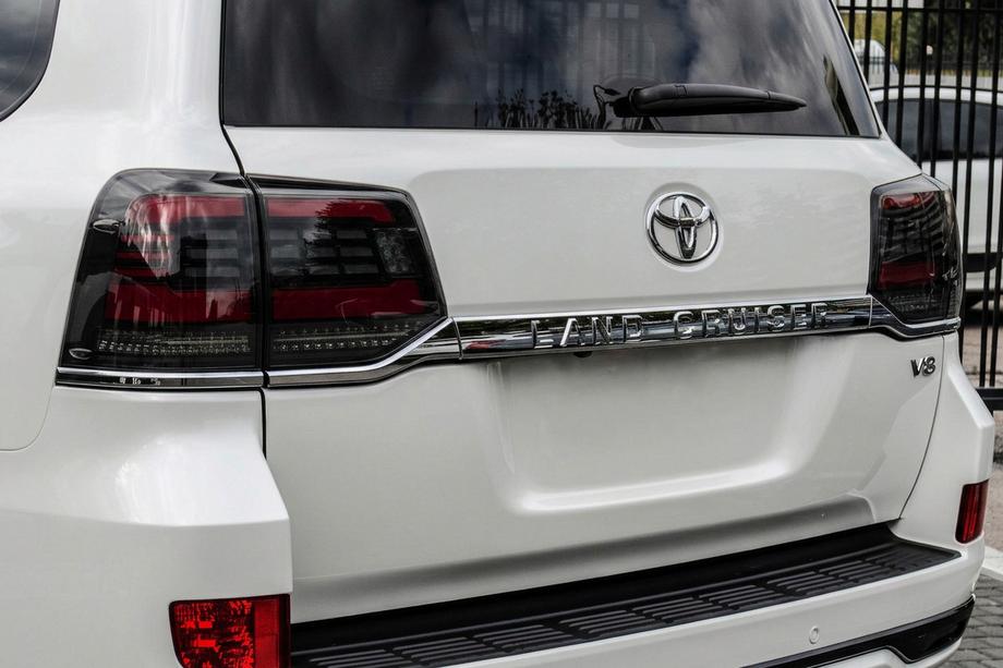 Toyota Land Cruiser 200 2007–2021 Zadné svetlá 2016-2021 (Sequential Red) Image