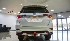 Toyota Fortuner 2015– Sada karosárskych doplnkov Lexus-TRD V2 (pre 2015-2020) fotografia 3