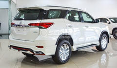 Toyota Fortuner 2015– Sada karosárskych doplnkov Lexus-TRD V2 (pre 2015-2020) fotografia 5