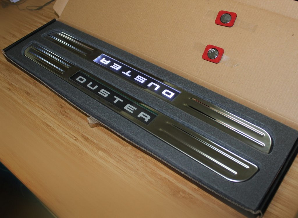 Bezdrôtové osvetlené prahové lišty pre Renault Duster