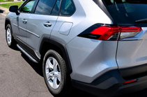 Toyota Rav 4 2019–2025 OEM V2B bočné prahy (2 ks, hliník) fotografia 8