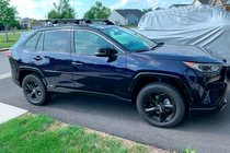 Toyota Rav 4 2019–2025 OEM priečniky na integrované strešné lyžiny (2 ks) fotografia 3
