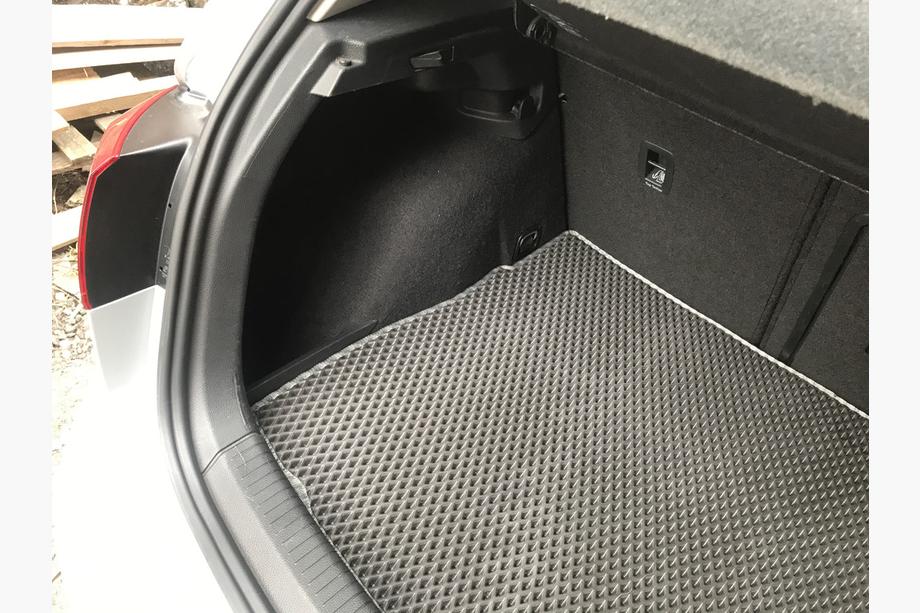Volkswagen Golf 7/E-Golf 2012–2020 Rohož do kufra (HB, EVA, čierna) Image