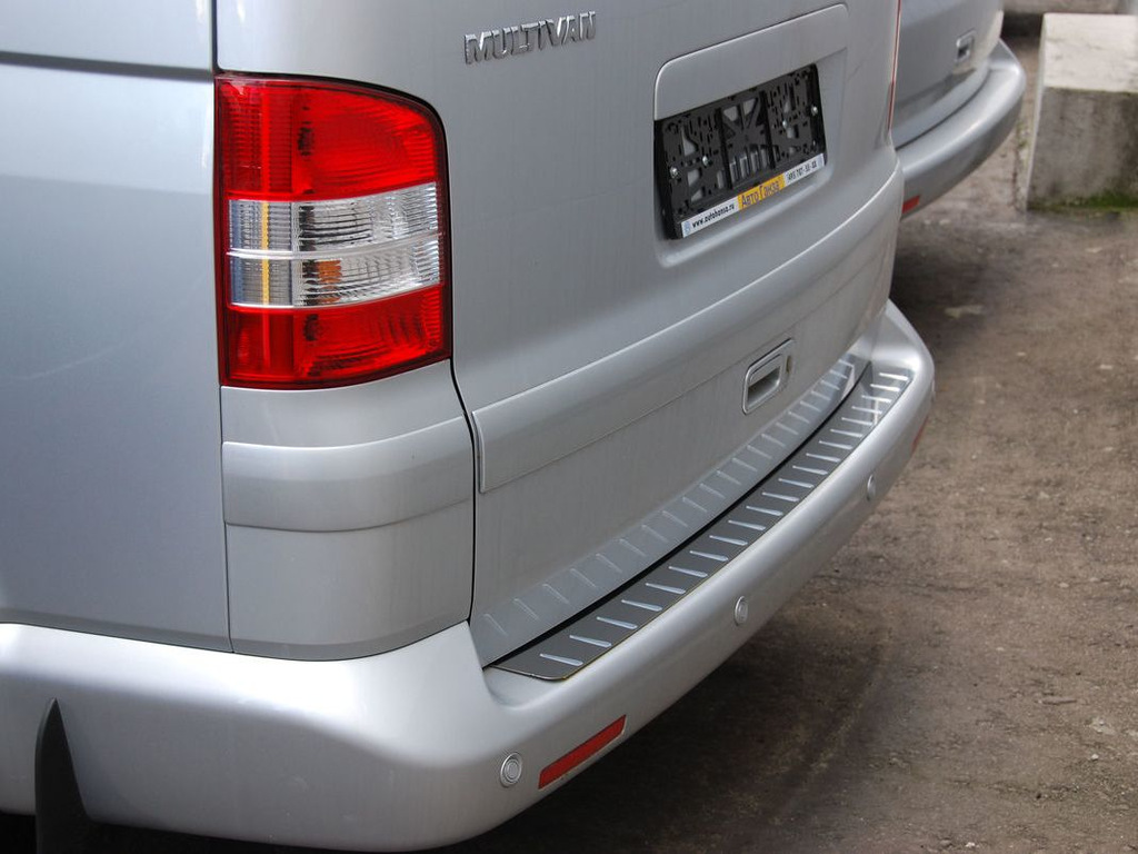 Chrómová lišta na zadný nárazník Volkswagen T5 Multivan