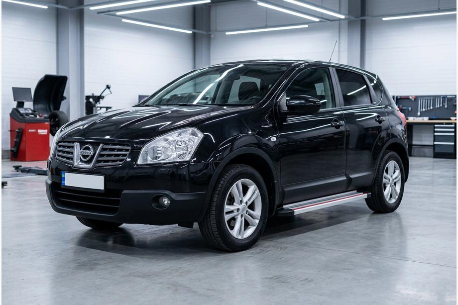Nissan Qashqai 2007–2010 Bočné nášľapy Maya Red-Grey (2 ks, hliník) Image