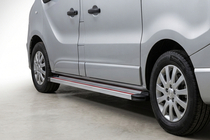 Renault Trafic 2015– Bočné nášľapy Maya Red-Grey (2 ks, hliník) Dlhá fotografia 1