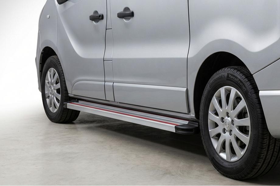 Renault Trafic 2015– Bočné nášľapy Maya Red-Grey (2 ks, hliník) Dlhá Image