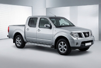 Nissan Navara 2006–2015 Bočné prahy Maya V4 (2 ks, hliník) fotografia 1