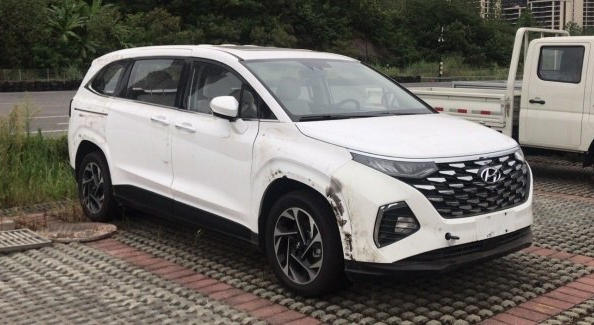 Hyundai predstavuje nový minivan Custo