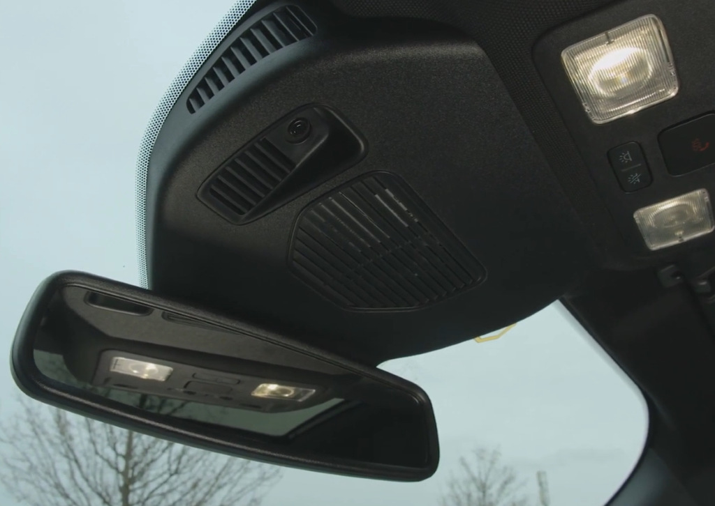 Inžinieri Ford vymysleli zariadenie proti zahmlievaniu skiel