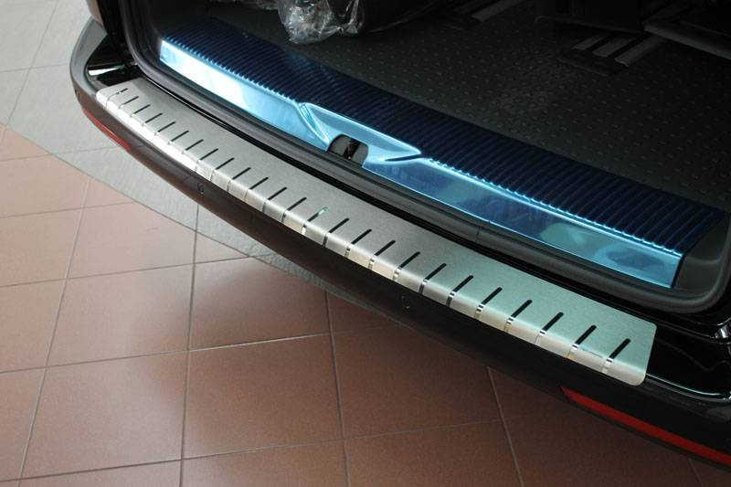 Kryt zadného nárazníka s ohybom pre Volkswagen T5 Multivan