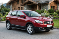 Nissan Qashqai 2010–2014 Bočné prahy Tayga Black (2 ks, hliník) Dlhý rázvor fotografia 1