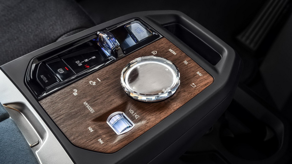 Elektrický crossover BMW iX – technologická vlajková loď nemeckej značky