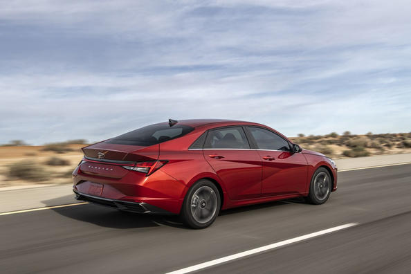 Prehľad Hyundai Elantra siedmej generácie Fotografia 4