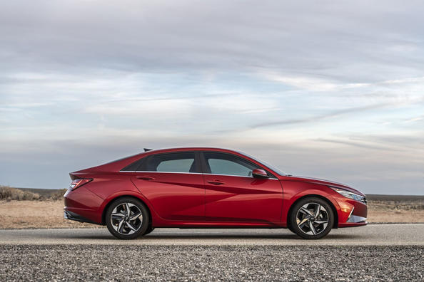 Prehľad Hyundai Elantra siedmej generácie Fotografia 3
