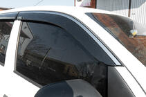 Volkswagen Amarok 2010–2022 Okenné deflektory s chrómovou lištou (4 ks, Niken) fotografia 4
