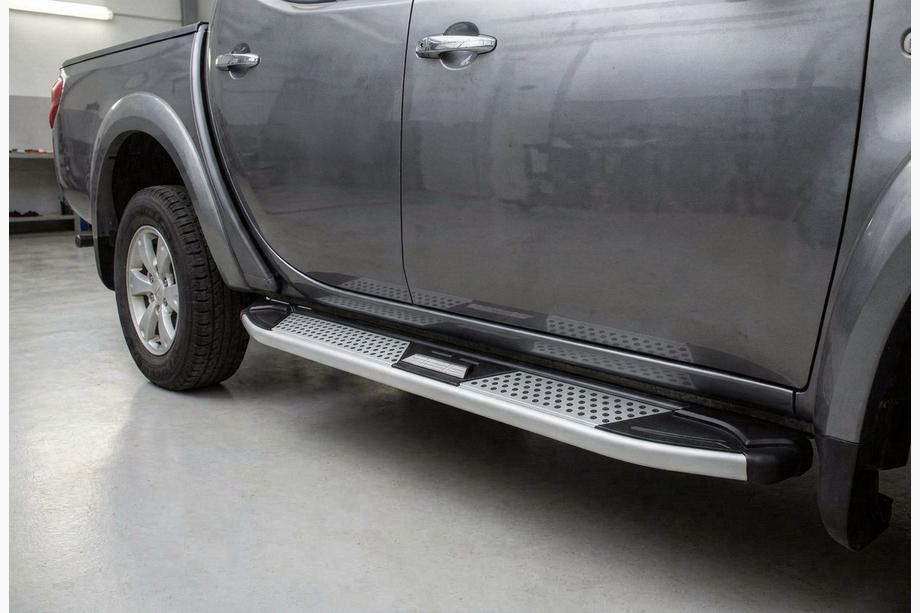 Fiat Fullback 2016– Mevsim Grey bočné nášľapy (2 ks, hliník) Image