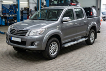 Toyota Hilux 2006–2015 Mevsim Grey bočné nášľapy (2 ks, hliník) fotografia 1