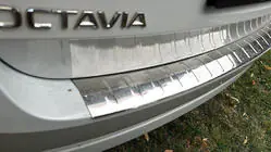 Skoda Octavia IV A8 2020– Nerezová lišta na zadný nárazník Carmos (SW) fotografia 1