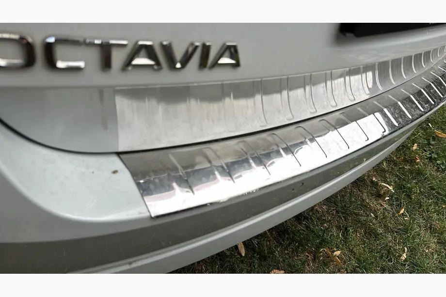 Skoda Octavia IV A8 2020– Nerezová lišta na zadný nárazník Carmos (SW) Image