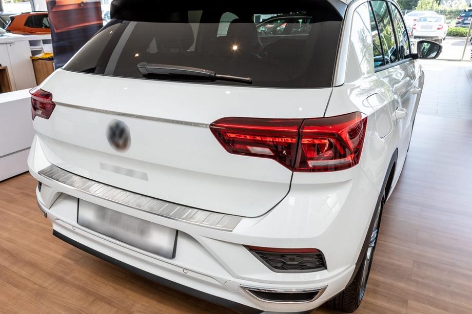 Volkswagen T-Roc 2017–2025 Nerezová lišta na zadný nárazník Carmos (nerez) Image