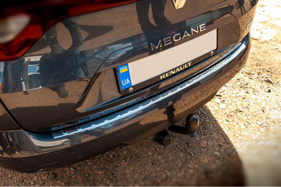 Renault Megane IV 2016–2025 Nerezová lišta na zadný nárazník Carmos (SW) Fotografia 6