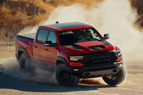 Test 712-koňového pick-upu Ram 1500 TRX