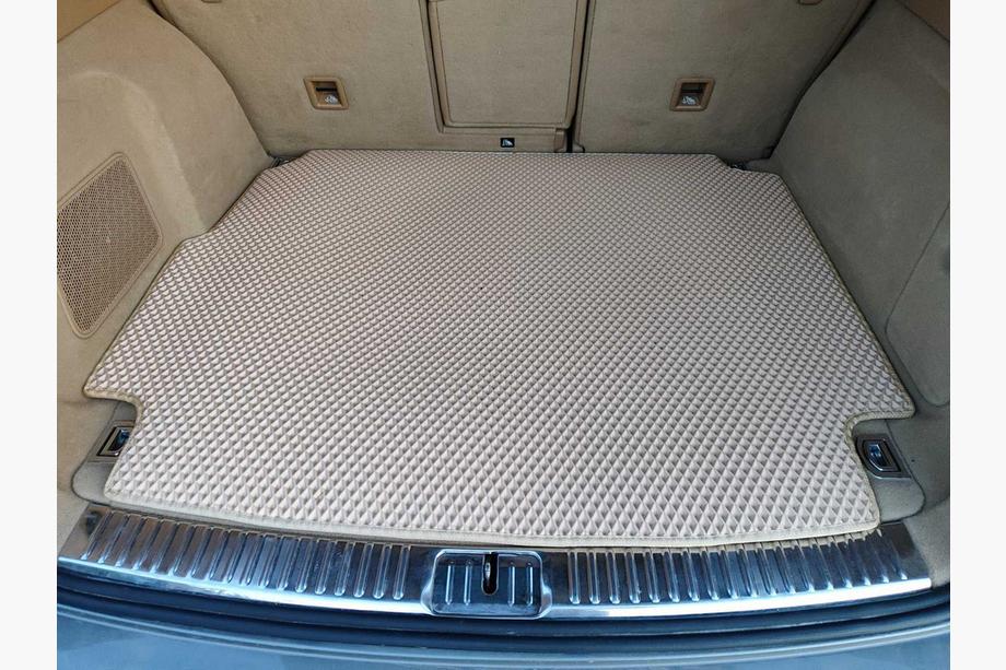 Porsche Cayenne 2010–2017 Vanička do kufra so subwooferom (EVA, sivá) Image