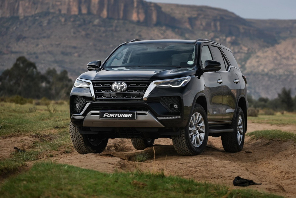Recenzia aktualizovaného SUV Toyota Fortuner