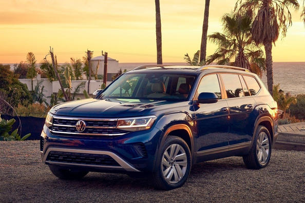 Modernizovaný sedemmiestny crossover Volkswagen Atlas