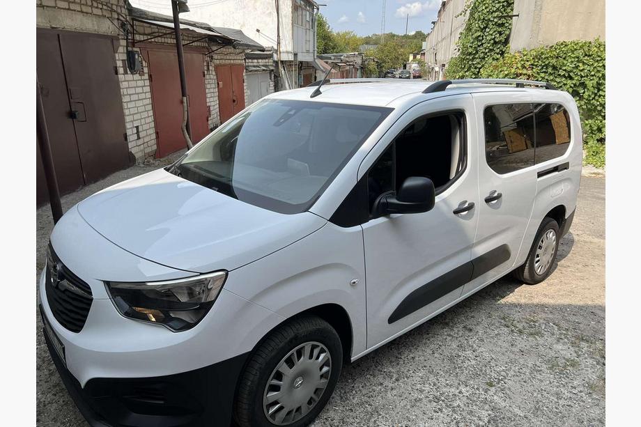 Peugeot Partner/Rifter 2019– Pozdĺžne strešné nosiče OmsaLine Solid (2 ks, sivé) Image
