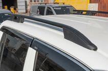 Volkswagen Amarok 2010–2022 Strešné lyžiny OmsaLine Sport (2 ks, čierne) fotografia 4