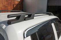 Volkswagen Amarok 2010–2022 Strešné lyžiny OmsaLine Sport (2 ks, čierne) fotografia 5