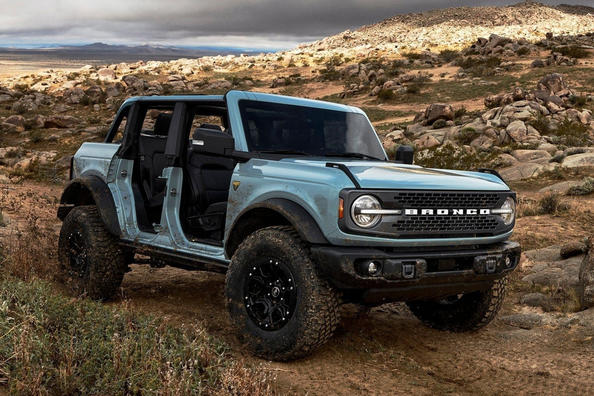 Päťdverová verzia terénneho Ford Bronco novej generácie