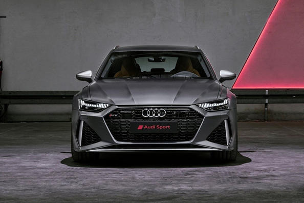 Test 600-koňového štvorkolkového kombi Audi RS6 Avant Fotografia 6