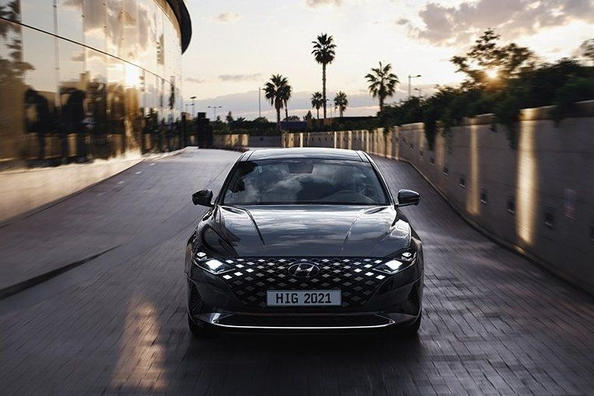 Modernizovaný sedan Hyundai Grandeur šiestej generácie