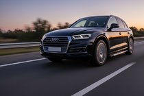 Audi Q5 2017–2025 Bočné nášľapy Vision New Grey (2 ks, hliník) fotografia 1